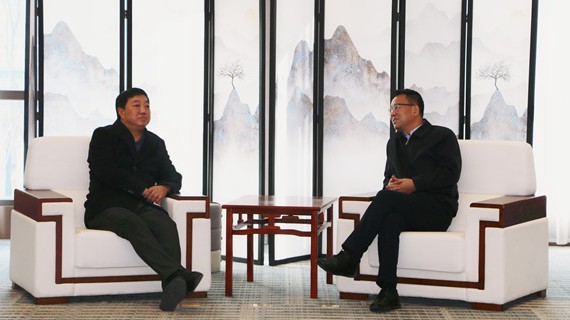 新甘肃·甘肃经济日报通讯员胡雷宇马振坤1月26日,陇南市武都区政府与甘肃建投壹号pg娱乐电子游戏-壹号电子娱乐app下载娱乐平台登录入口签订战略合作协议及燃气公司股权并购协议,计划投资5亿元用于推进乡镇燃气建设工作。改变用能方式撬动能源革命