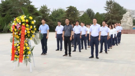 (22)微信公众平台、网站半夏时光,是炙热,是浓情,更是诗意……在中国共产党第二十次全国代表大会即将召开之际,为总结回顾中国共产党从诞生到发展壮大的光辉历程和宝贵经验,鼓舞广大党员学习党的光辉历史,传